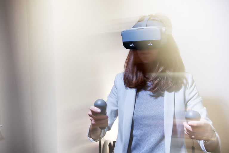 Behavioral Lab- C202 PBB Assistant Professor Andrea Luangrath uses the virtual reality headset at the Behavioral Lab in the Tippie College of Business. She and other researchers at Tippie use virtual environments, eye tracking, and psychophysiological measurement in their marketing research.