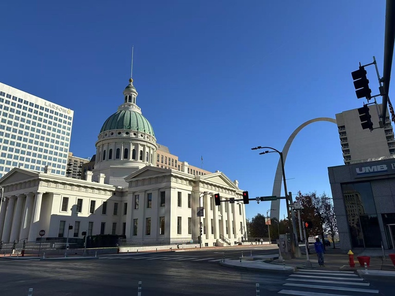 St. Louis capitol building and the Gateway Arch.
