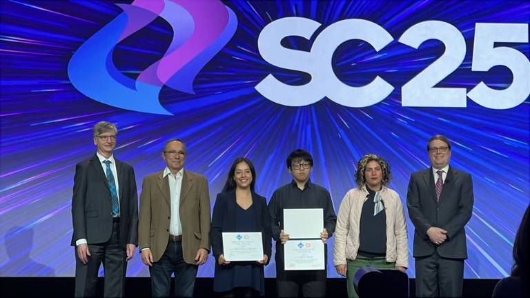 Yafan Huang accepting his award.