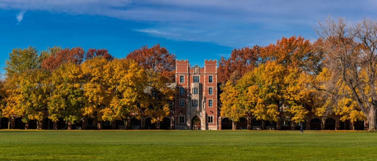 Outdoor image of the Grinnell College campus