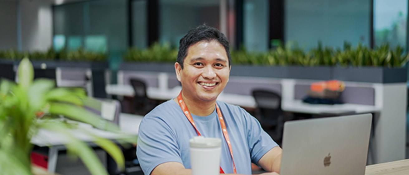 Cuong making use of the co-working space at Shopee