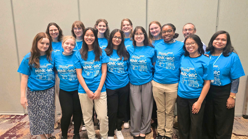 Group photo of UIOWA students and faculty together
